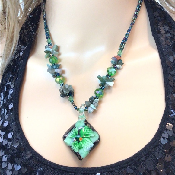 Fashion Green Floral Glass Necklace & Earring Set - Picture 9 of 10